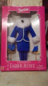 Barbie Fashion Avenue blau mit Fell - Bild 1 von 3