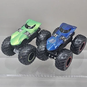 2x Hot Wheels Monster Jam 1:64 Diecast Truck Twin Mill Green & Blue 89 - Picture 1 of 13