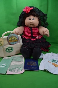 Original Cabbage Patch Kids Spain World Traveler Airways Doll & Accessories,1985 - Picture 1 of 14