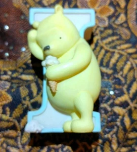 Disney Classic Pooh Buchstabe I Is For Ice Cream Kinderzimmer Deko Figur.   B  - Bild 1 von 5