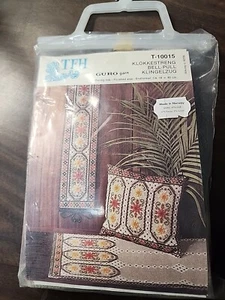 Vintage TFH GURO Garn Norwegian Stitchery Kit # T-10015 - Picture 1 of 5