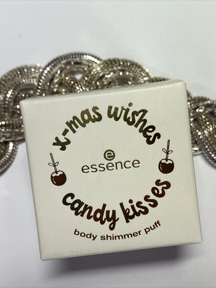 essence x-mas wishes candy kisses body shimmer puff 01 Love At First Bite - Bild 1 von 3