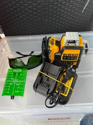 DEWALT Kreuzlinienlaser 3x360  Grad Multilinienlaser mit Akku und Ladegerät  - Bild 1 von 3