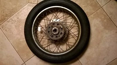 Rueda trasera y buje Honda CB450 CL450 1969 1970 1971 1972 1973 1974 1975 1976 Foto 1 de 4