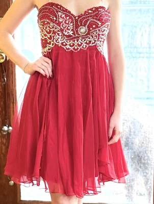 Vestido Sherri Hill rojo sin tirantes talla 2 Foto 1 de 4