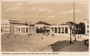 AK MÜNCHEN Königlicher Platz, Ehrentempel, Braunes Haus/Führ.-Haus 1938 - Picture 1 of 1
