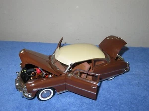 1952 HUDSON HORNET 2-TONE BROWN 1:18 HIGHWAY 61  OPENING HOOD DOORS & TRUNK - Picture 1 of 13