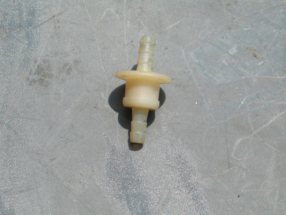 SACHS DOLMAR 116si & 120si oil line coupler stem. # 965 451 500 or 965 451 509 - Image 1 of 1