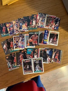 (32) MICHAEL JORDAN CHICAGO BULLS INSERTS SKYBOX HOOPS TOPPS +  - Picture 1 of 1