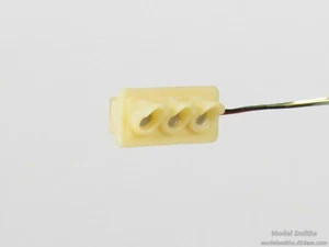 S Scale Traffic Light / Signal - Red/Yellow/Green Horizontal with Metal Bezel - Picture 1 of 3