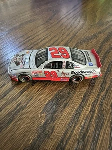 Kevin Harvick "Looney Tunes" 1/64 Scale Action Diecast | #29 Chevy Monte Carlo - Bild 1 von 5