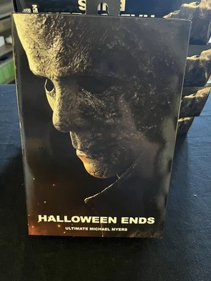 NECA Halloween Ends Ultimate Michael Myers. Foto 1 de 3