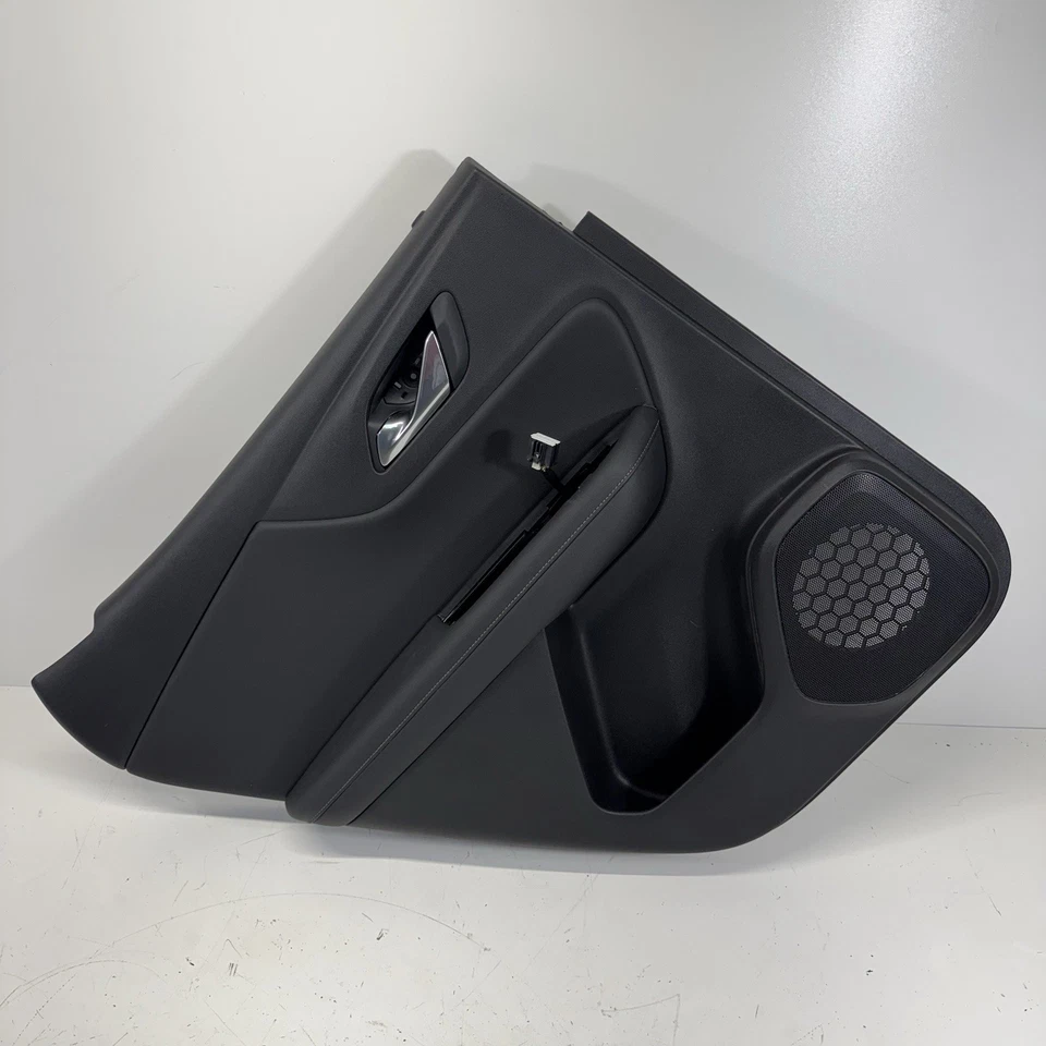 OEM CHEVROLET BLAZER 2019-2023 CUBIERTA DE MOLDURA DE PANEL DE PUERTA LATERAL TRASERA IZQUIERDA 84645441 Foto 1 de 4