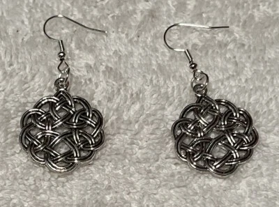 Silvertone编织小饰品吊坠耳环带银色盘耳线全新手工制作 — 第 1/2 张图片