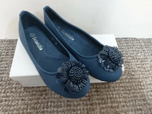 Zapatos sin cordones Scintilla azul marino con flores azul marino en la puntera niñas talla 12,5 UK / EU 35 - Imagen 1 de 1
