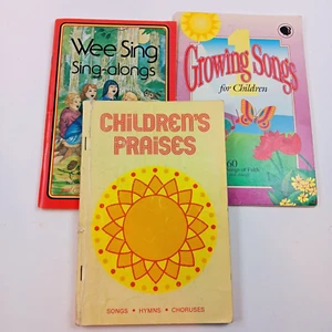 3 Vintage Children's Books - Wee Sing-Along, Children's Praises, Growing Songs - Foto 1 di 8