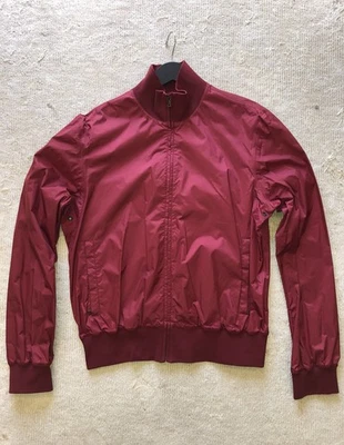 Куртка нейлоновая бордовая Prada на ощупь Джеймса Дина - Изображение 1 из 4