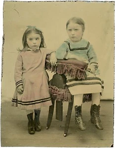Ferrotype Tintype 2 petites filles l’une pas contente, PHOTO hand tinted - Picture 1 of 2