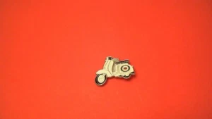 Distintivo spilla ciclomotore moto cravatta bavero! Vespa Punk Rock Mod nuova - Foto 1 di 2