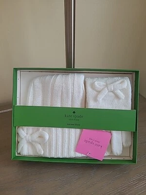 Juego de regalo sombrero y guante metálico Kate Spade en crema francesa  Foto 1 de 4