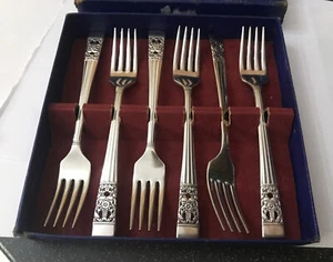 VINTAGE 6 X COMMUNITY SILVER PLATE 16cm HAMPTON COURT TABLE DESSERT FRUIT FORKS - Picture 1 of 7
