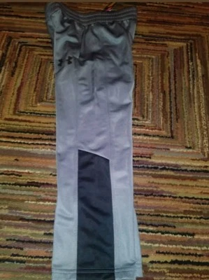 PANTALONES DEPORTIVOS NUEVOS CON ETIQUETAS NIÑOS UNDER ARMOUR LOGO GRIS GRIS NEGRO TALLA 4 Foto 1 de 3