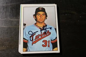 Tarjeta autografiada de Jim Hughes Minnesota Twins Tought 1975 SSPC - Imagen 1 de 1