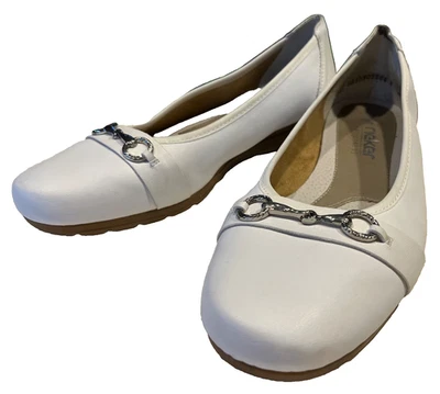 Zapatos planos de ballet Rieker de cuero antiestrés con suela de goma blanca 41 Foto 1 de 4