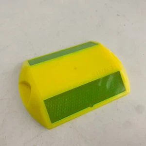 ENNIS 723293 Standard Reflective Pavement Marker 2 Way fluro yellow green - Picture 1 of 2