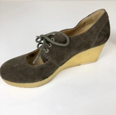 Mujer Clarks Originales Vogue Tulipán Tacones de Encaje Talla 9 Verde Oliva Zapatos Cuñas Foto 1 de 4