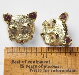 2 Vintage Cat Head Brooches / Pins Gold Tone Googly Eyes Purple Rhinestone ears - Picture 1 of 14