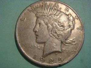 1925 P Peace Dollar, avg circulation condition - actual coin in photo - Picture 1 of 2