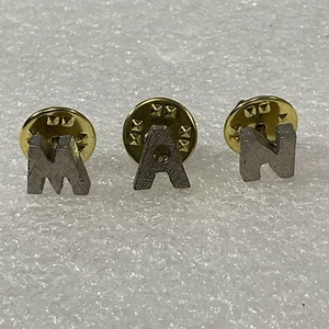 Vintage M A N Buchstabe Metall Pin Pinbacks GnuCollectibles - Bild 1 von 5