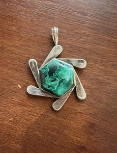 Sterling Silver 925 Malachite Starburst Wheel Necklace Pendant - Picture 1 of 5