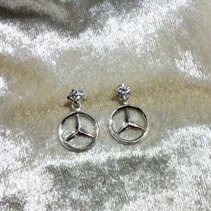 Orecchini Mercedes da donna in argento massiccio 925 bigiotteria auto - Foto 1 di 2