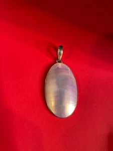 Sterling silver and pink shell pendant - Picture 1 of 2