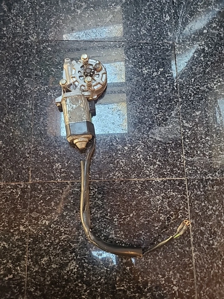 Мотор правого окна Mercedes 560SL Bosch 013082001 протестирован хорошо r107 450sl 380sl - Изображение 1 из 4