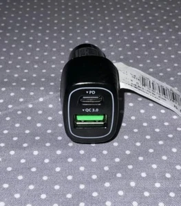 USB-A and USB-C 36 Watt Dual Port USB-C Car Charger - Black Carbon Fiber Design - Picture 1 of 3
