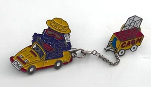 Juego de 2 prendedores vintage Odyssey of the Mind California Raisin Car Construction - Imagen 1 de 3