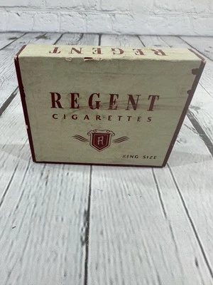 Caixa vazia de cigarro Regent vintage com selo fiscal marca americana Segunda Guerra Mundial tamanho King - Imagem 1 de 4