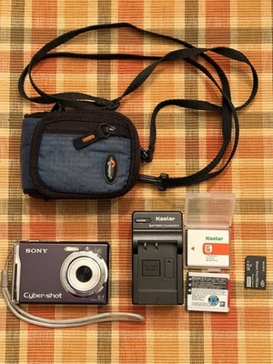 Sony Cyber-Shot DSC-W90 8.1mp Super Steady Shot Digital Camera Digicam - Image 1 of 4