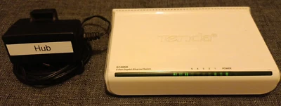 Tenda G1005D  powered Switch, 5-Port Gigabit Switch - Image 1 of 4