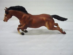 Breyer Horse Jumping without Stand - Picture 1 of 5
