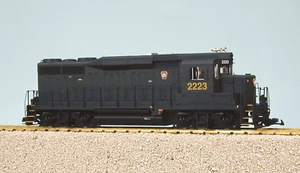 USA Trains G Scale R22457 - PENNSYLVANIA (BRUNSWICK GREEN) GP30 Locomotive GP-30 - Picture 1 of 2