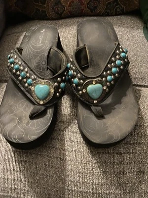 Sandalias para mujer Montana West de tacón de cuña turquesa y plata con tachuelas marrones talla 7 Foto 1 de 4