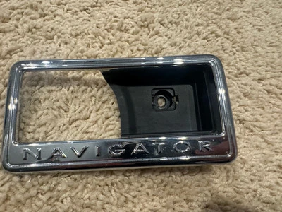 2007-2014 Lincoln Navigator Inside Left Driver Side Door Handle Trim Bezel - Image 1 of 4