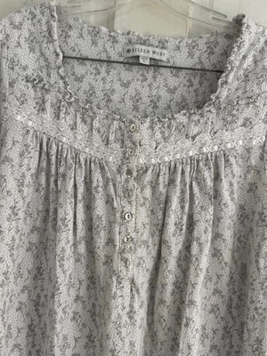 Camisón de algodón floral Eileen West L - Estampado gris suave, ribete de encaje, manga larga Foto 1 de 4