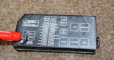 1995-1997 TOYOTA TACOMA ENGINE FUSE BLOCK COVER TRIM HAS A MELT MARK FADED Foto 1 de 4