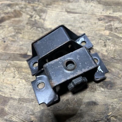 Soporte de goma para colgador de escape Nissan GTR R35 2009-2021 Skyline GT-R Foto 1 de 4