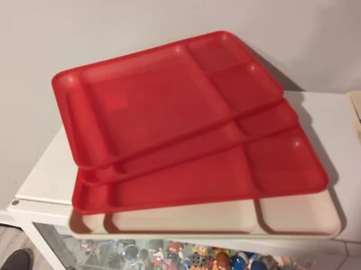 Juego de 4 bandejas de almuerzo de plástico apilables Tupperware vintage, rojo y blanco Foto 1 de 2